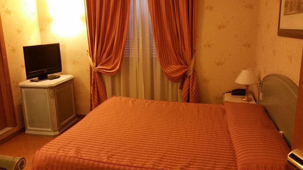 Hotel Giorgi Рим Экстерьер фото
